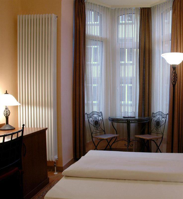 City Hotel West Frankfurt am Main Quarto foto